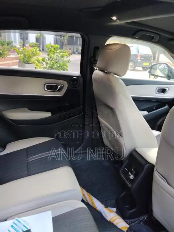 Honda Vezel Z Play With Moon Roof 2023 SUV (Used)