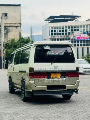 Toyota Dolphin 1992 Van (Used)