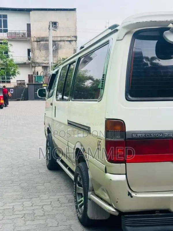 Toyota Dolphin 1992 Van (Used)