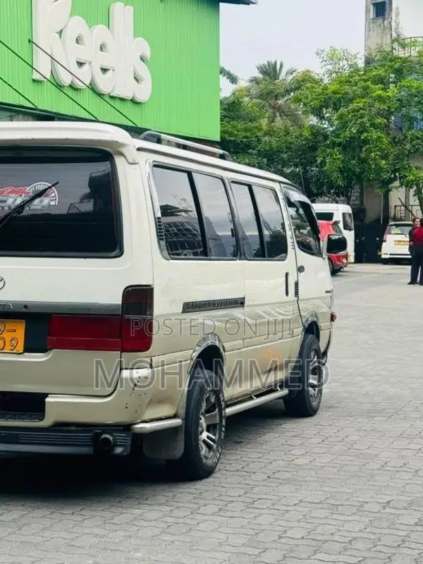 Toyota Dolphin 1992 Van (Used)