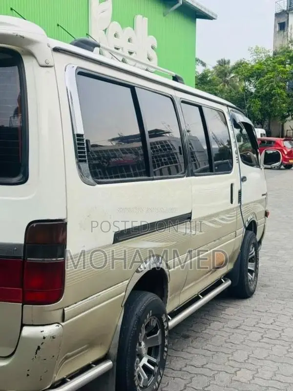 Toyota Dolphin 1992 Van (Used)