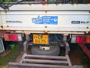 Isuzu ELF 2013 Lorry (Used)