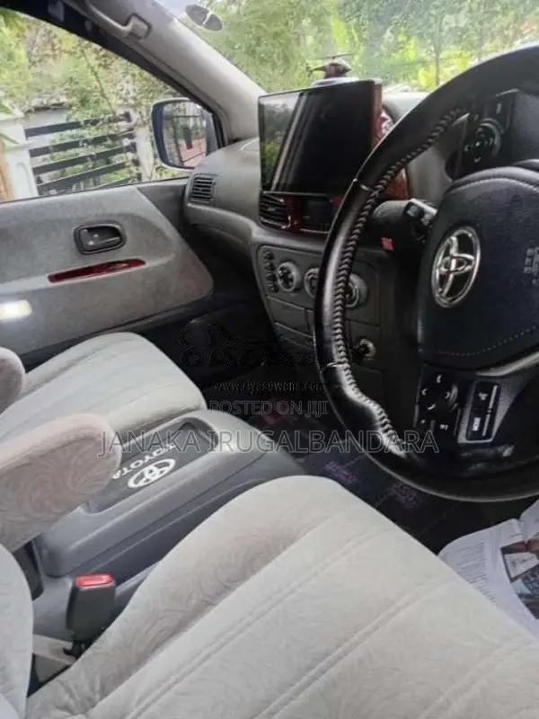 Toyota Noah 2006 Van (Used)