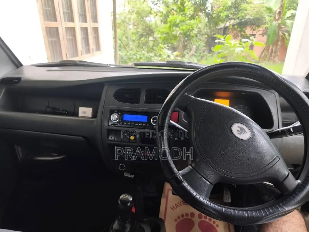 Micro Mpv 3 2014 Van (Used)