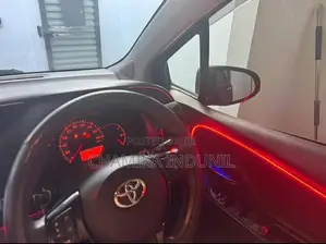 Toyota Vitz 2019 Car (Used)