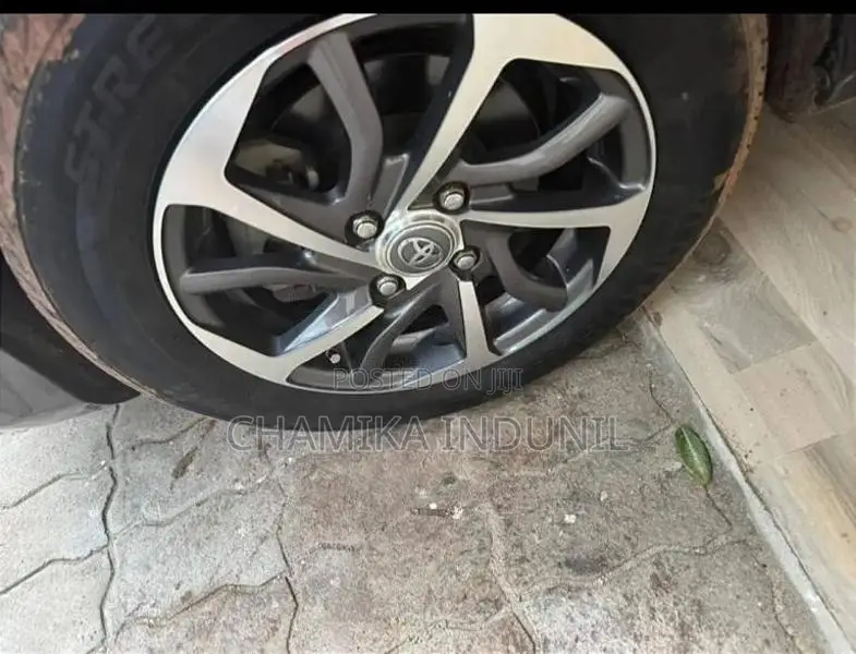 Toyota Vitz 2019 Car (Used)