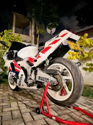 Honda CBR Gullarm MC22 250RR 2006 Motorbike (Used)