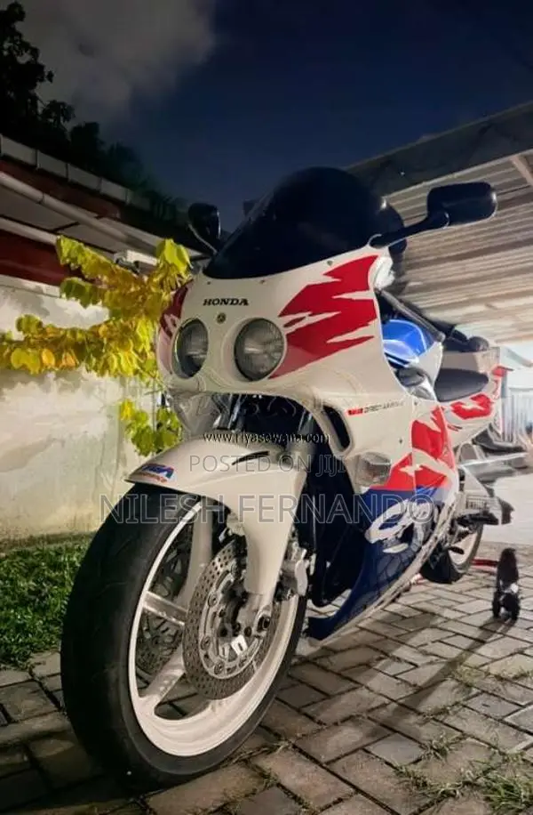 Honda CBR Gullarm MC22 250RR 2006 Motorbike (Used)