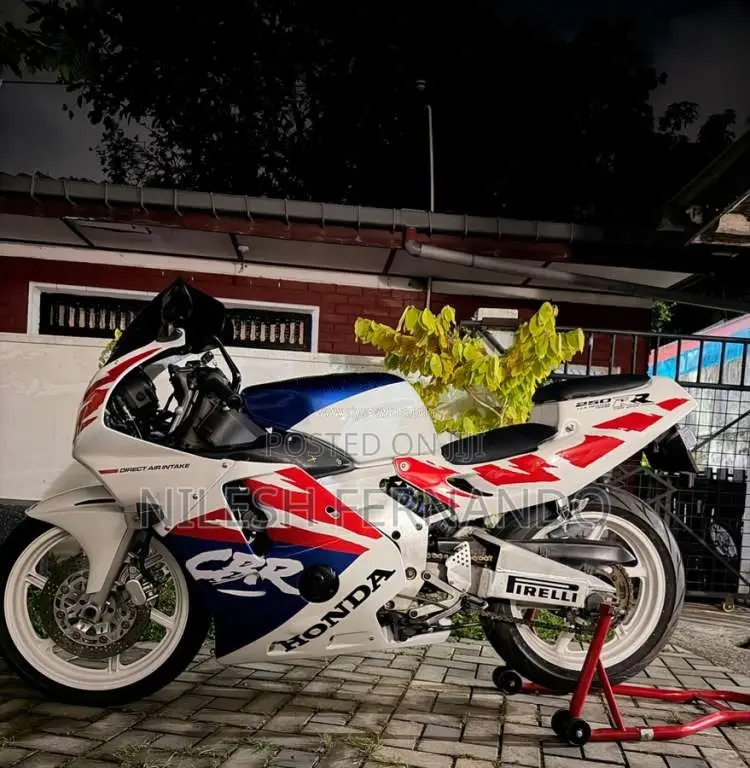 Honda CBR Gullarm MC22 250RR 2006 Motorbike (Used)