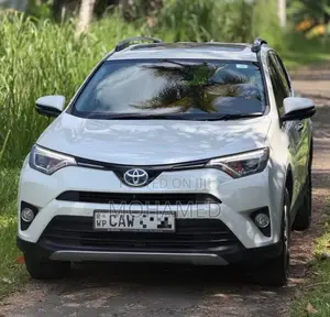 Toyota RAV4 Hybrid 2017 SUV (Used)