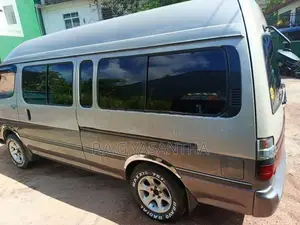 Toyota Dolphin 1999