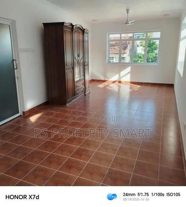 Facing Road 2000sq Building for Rent Colombo 4