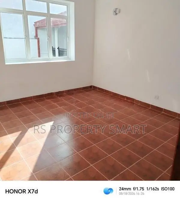 Facing Road 2000sq Building for Rent Colombo 4