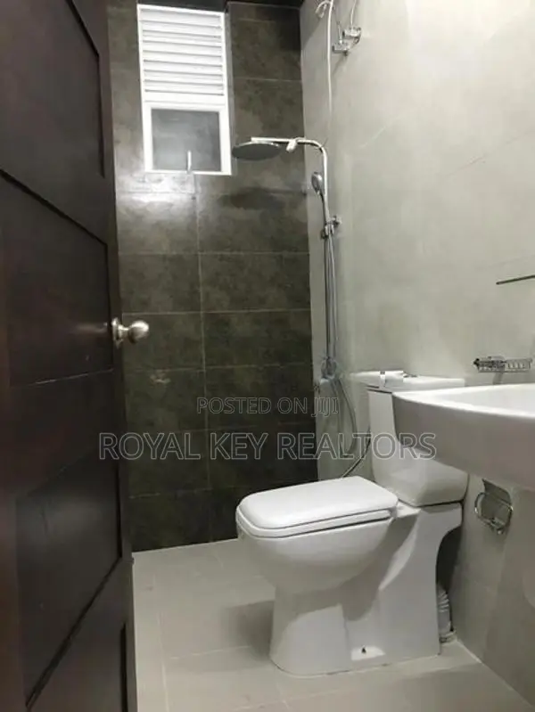Ken Tower 03 Bedroom Unfurnished Apartment for Sale Colombo 4