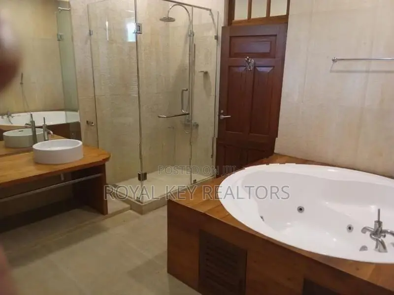 04 Bedroom Unfurnished House Rent In Colombo 05