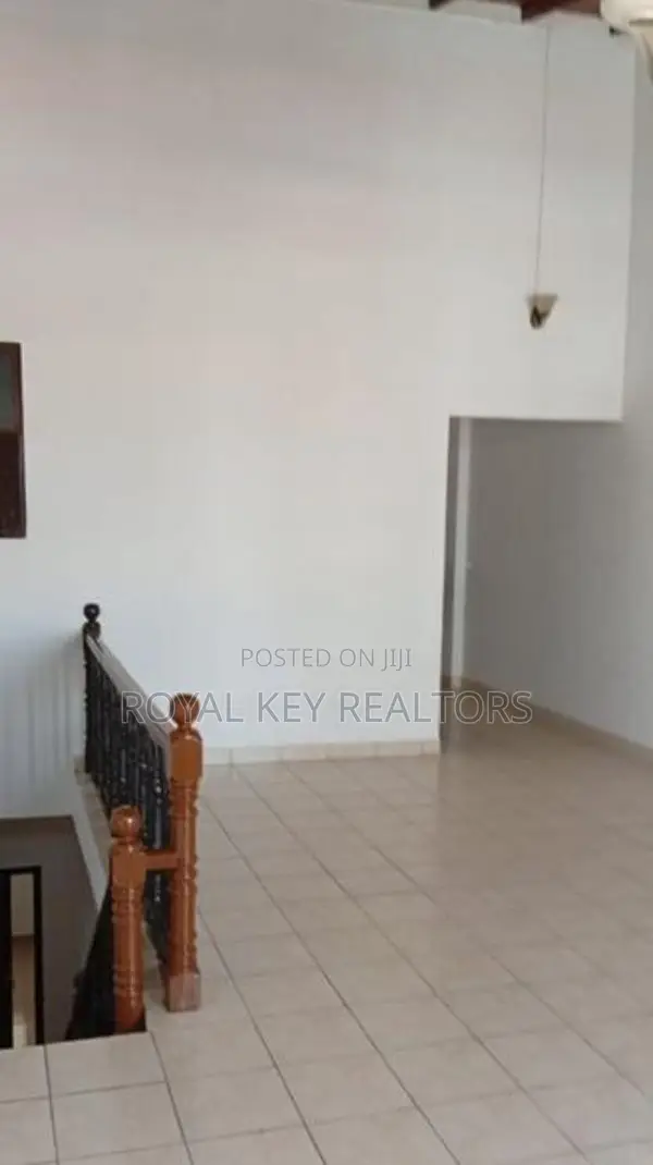 05 Bedroom Unfurnished House for Rent In Colombo
