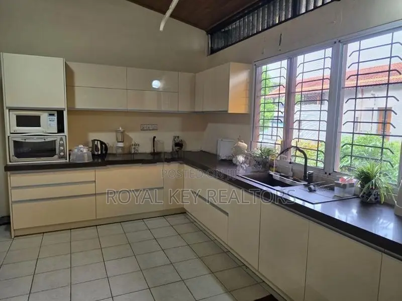 04 Bedroom Furnished House for Rent In Colombo 05