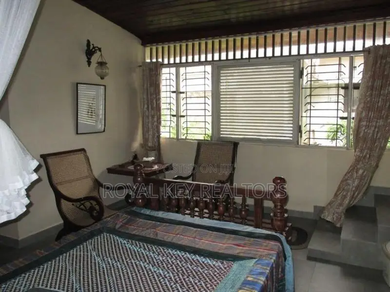 04 Bedroom Furnished House for Rent In Colombo 05