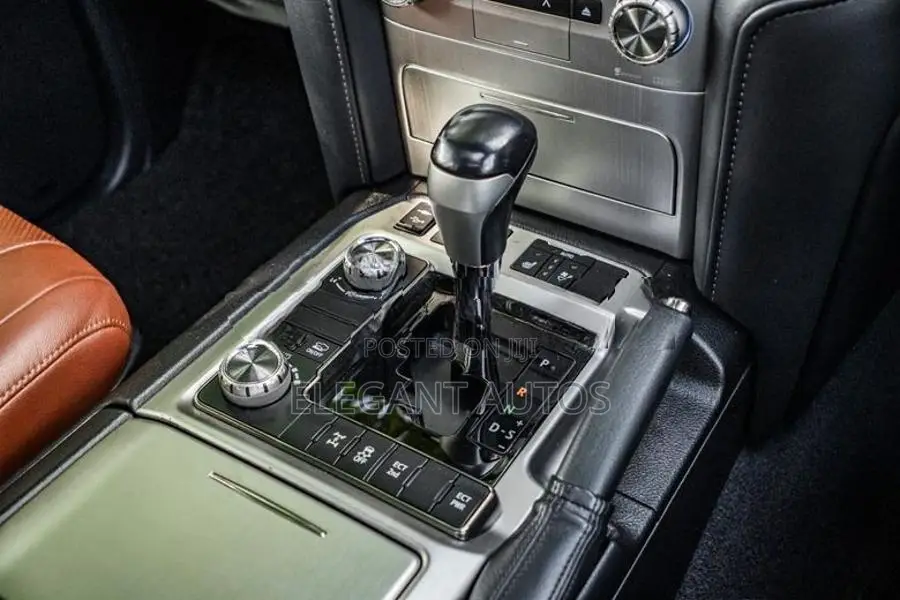 Toyota Land Cruiser Sahara 2016