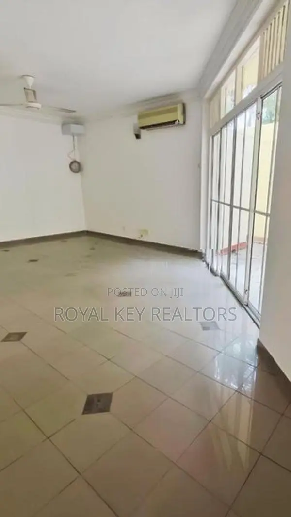 04 Bedroom Unfurnished House for Sale in Rajagiriya
