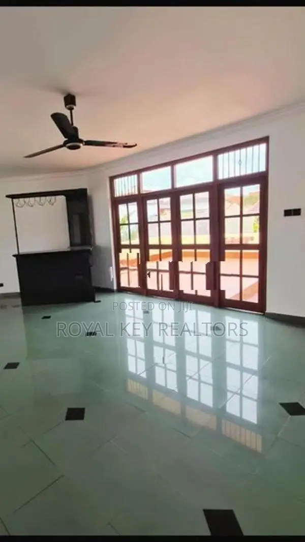 04 Bedroom Unfurnished House for Sale in Rajagiriya