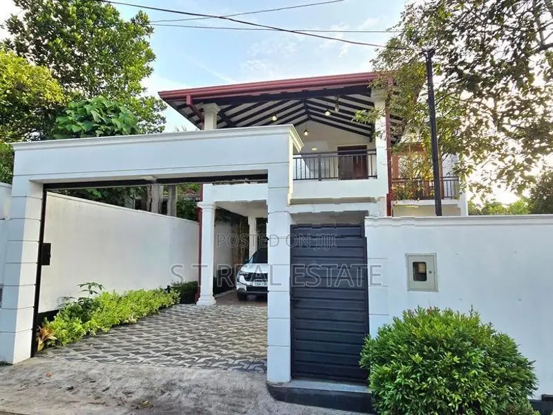 🏡Brand New Luxury 3 Story House For Sale In Piliyandala