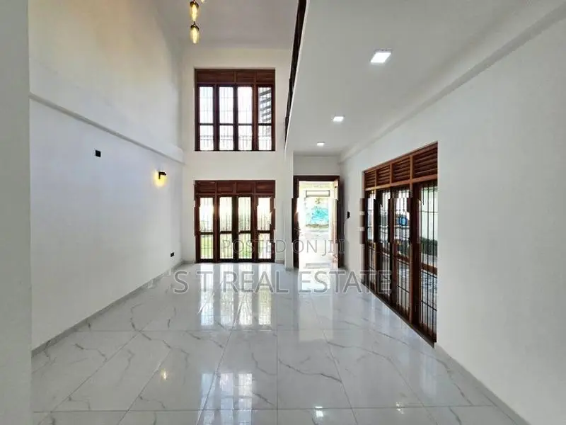 🏡Brand New Luxury 3 Story House For Sale In Piliyandala