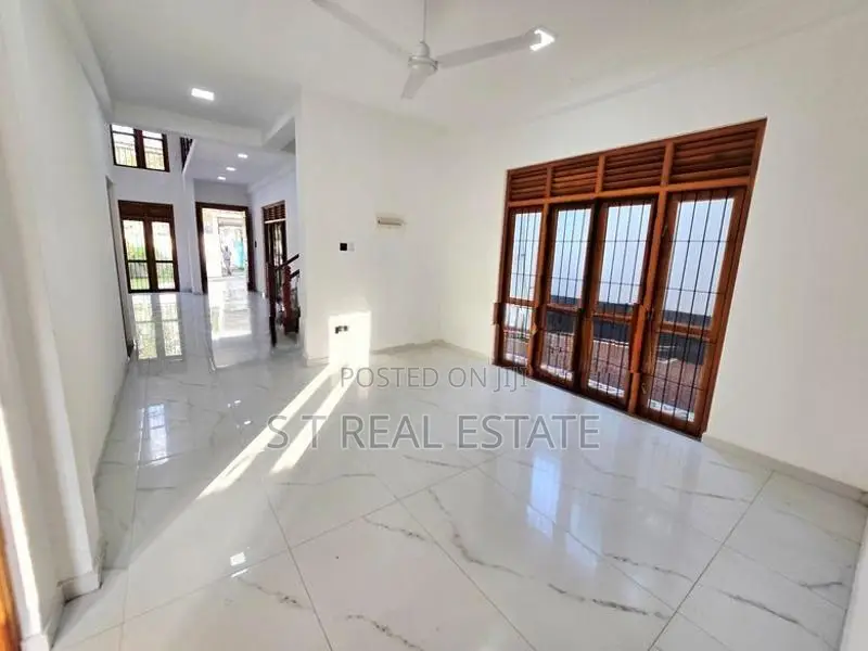 🏡Brand New Luxury 3 Story House For Sale In Piliyandala