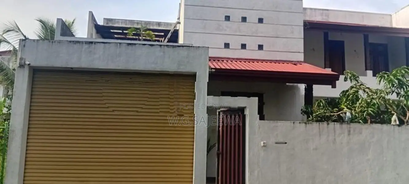 8 Bedroom 3 story House for sale in Gampaha