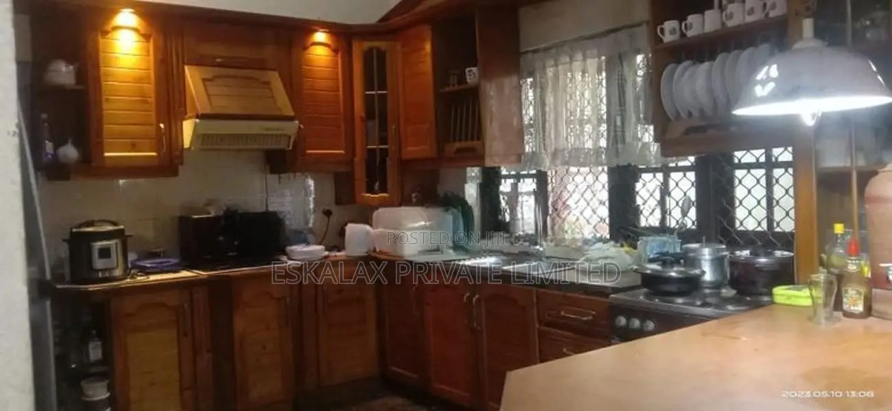 Luxury 2 Stoery House For Sale in Colombo 3 - EH308