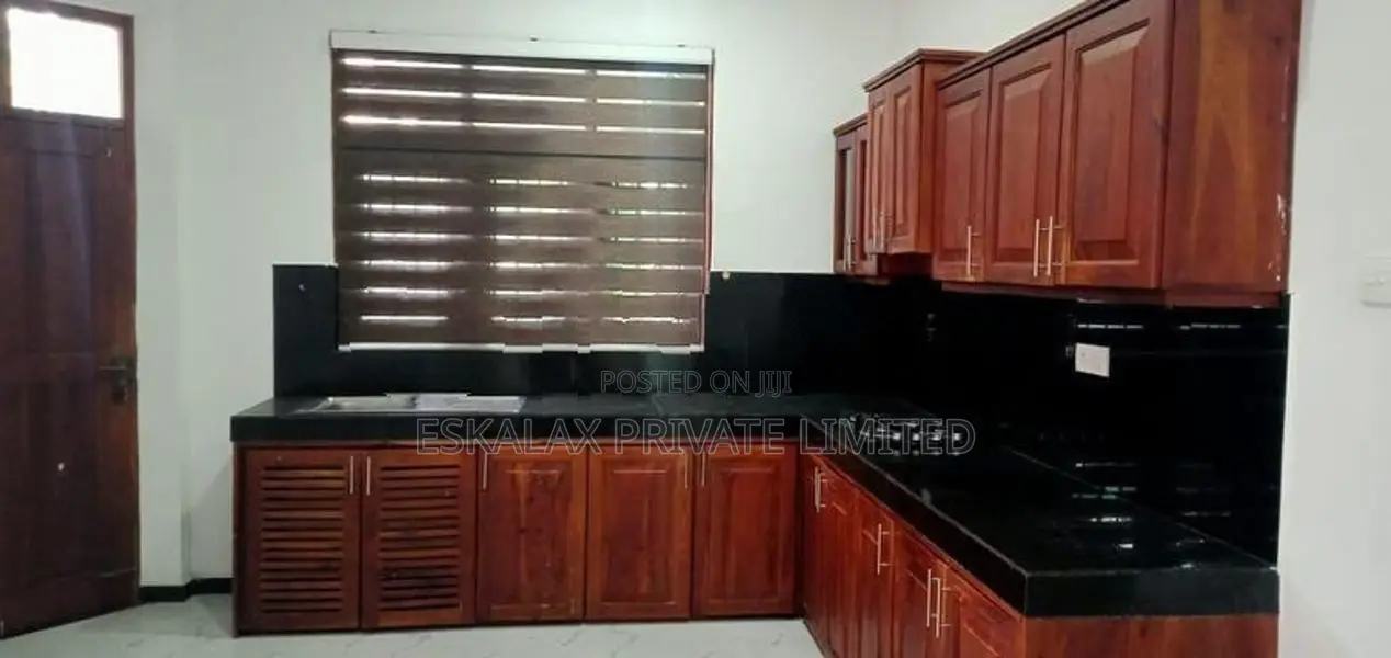 2 Story - 5 rooms House for Sale in Kalubowila, Dehiwala EH313