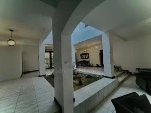 Luxury - 4 Bedrooms House For Sale in Nawala EH318