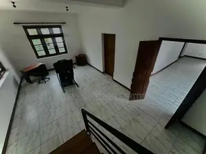Luxury - 4 Bedrooms House For Sale in Nawala EH318