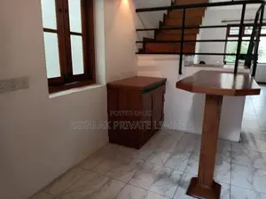 Luxury - 4 Bedrooms House For Sale in Nawala EH318