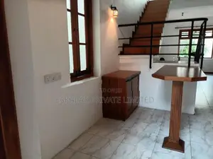 Luxury - 4 Bedrooms House For Sale in Nawala EH318