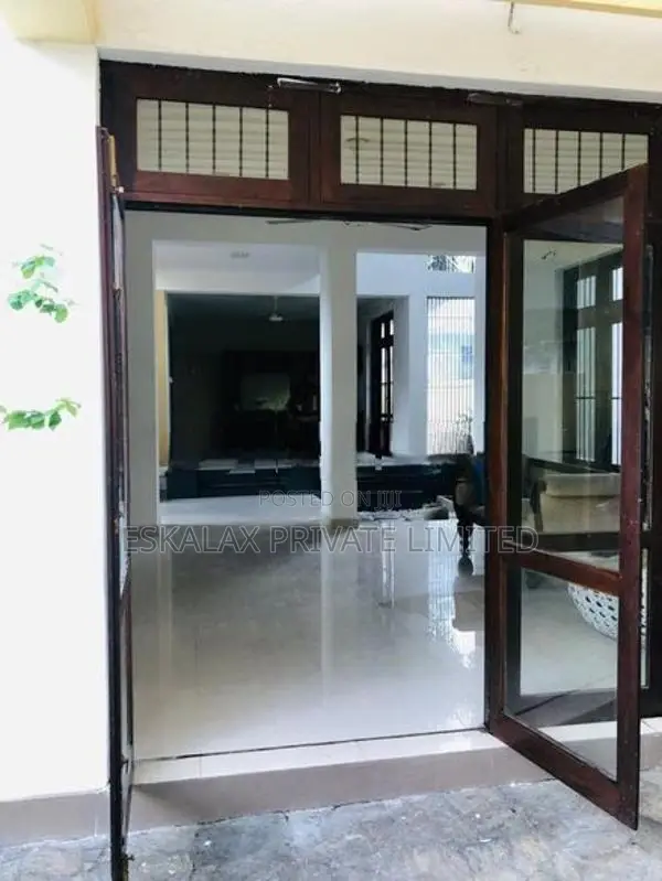 Modern 5 Bedroom House for Sale in Malabe - EH347