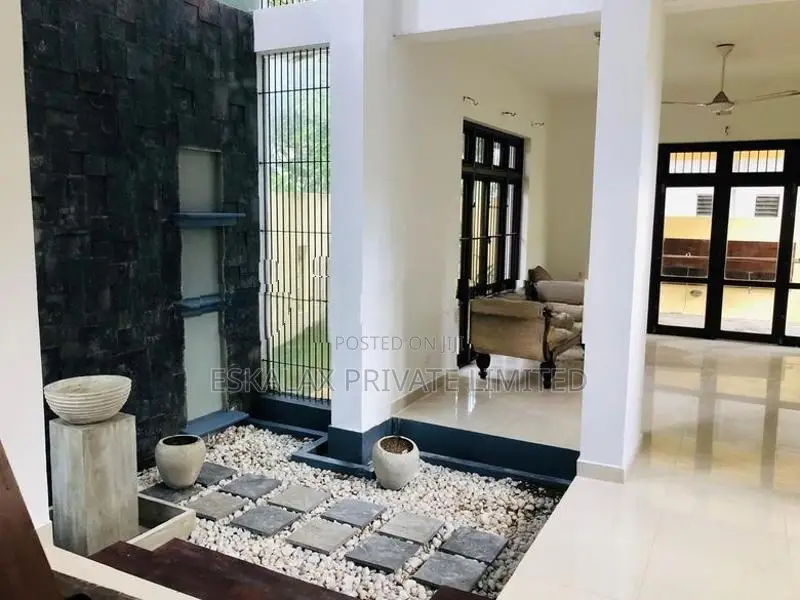 Modern 5 Bedroom House for Sale in Malabe - EH347