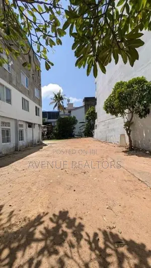 Prime Commercial Land for Sale on Hudson Road, Colombo 03 | (LA4813)