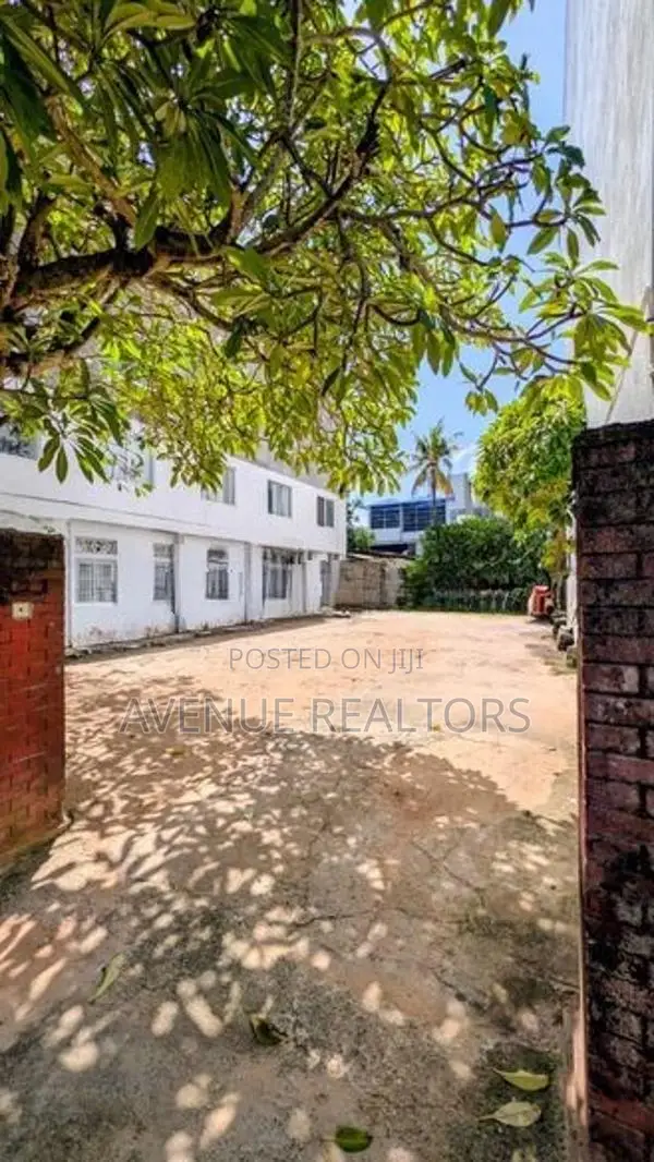 Prime Commercial Land for Sale on Hudson Road, Colombo 03 | (LA4813)