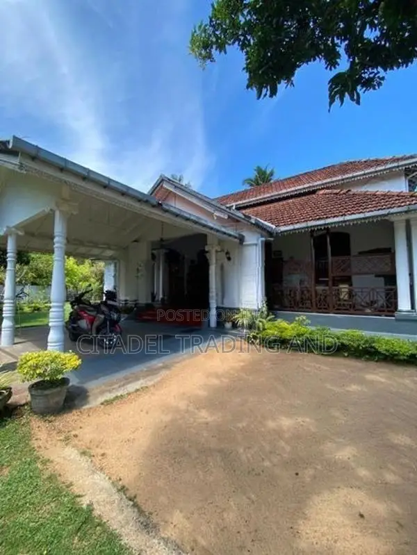 Single Story Old House For Sale in Wadduwa - CH1787
