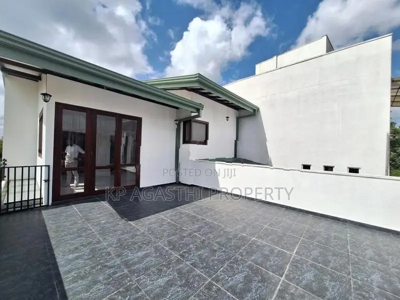 luxury property for sale in athurugiriya