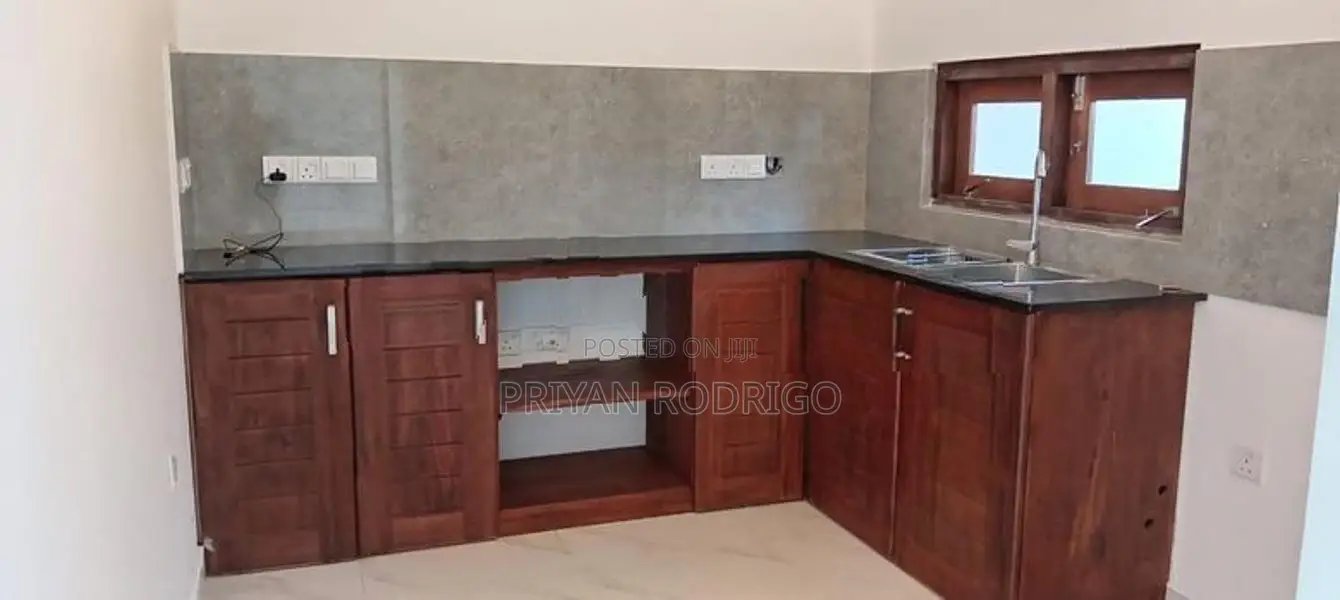 Athurugiriya 3 BR New modern Single story house of 7 Perch Land for Sa