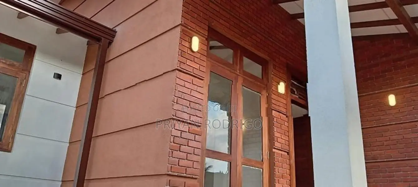 Athurugiriya 3 BR New modern Single story house of 7 Perch Land for Sa