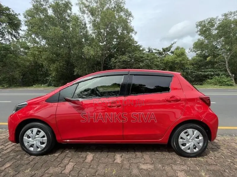 Toyota Vitz 2015