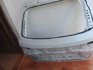Honda vezel rv 5 dicky door panel
