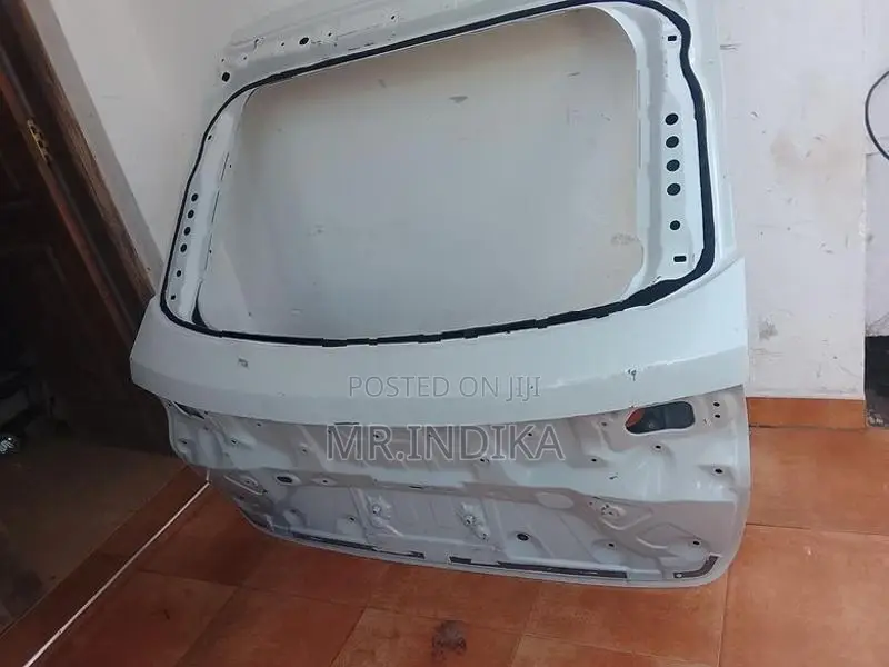 Honda vezel rv 5 dicky door panel