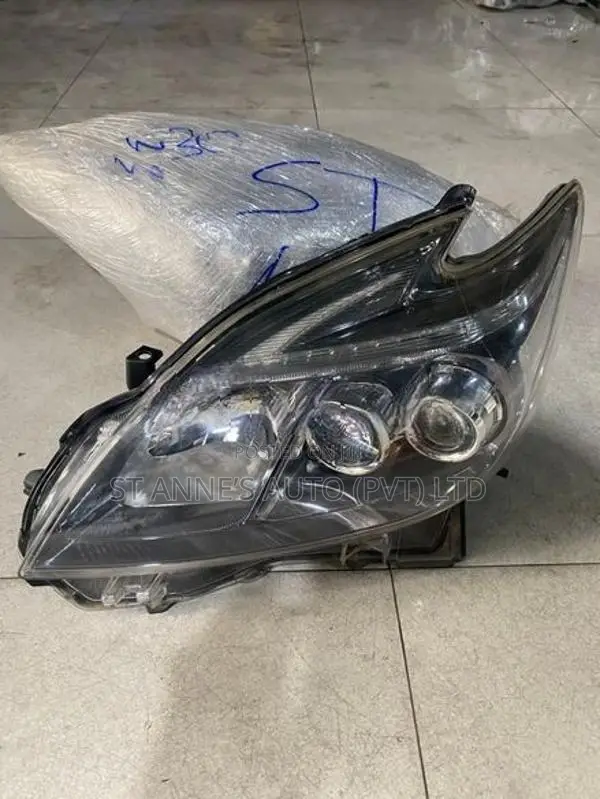 toyota prius head light (upper led)