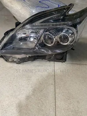 toyota prius head light (upper led)