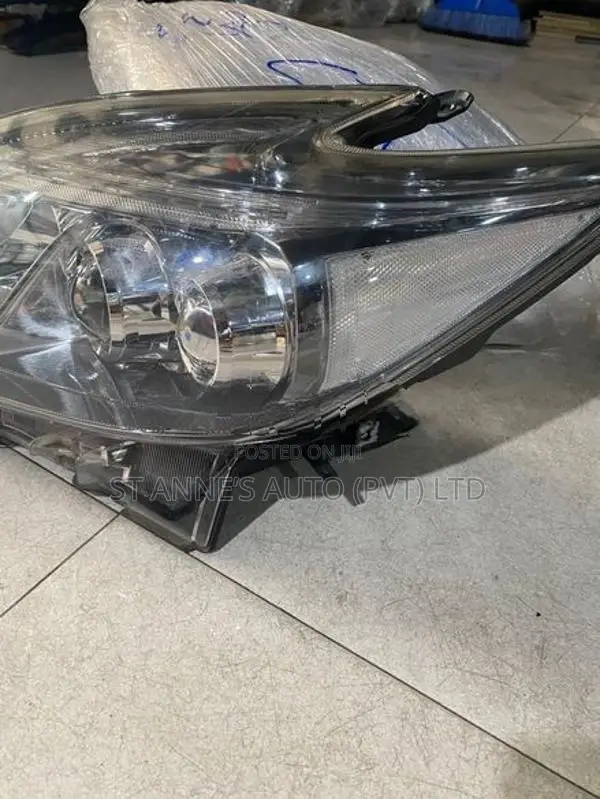 toyota prius head light (upper led)