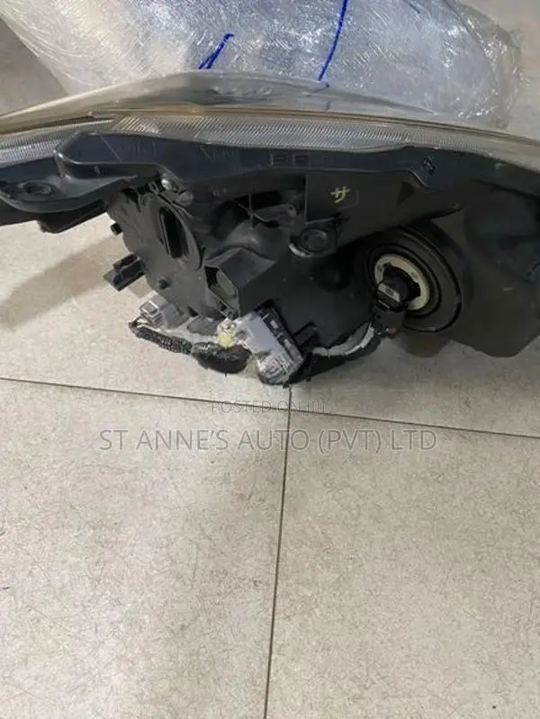 toyota prius head light (upper led)